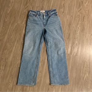 PERFECT Condition! Abercrombie Curve Love High Rise 90s Relaxed Jean